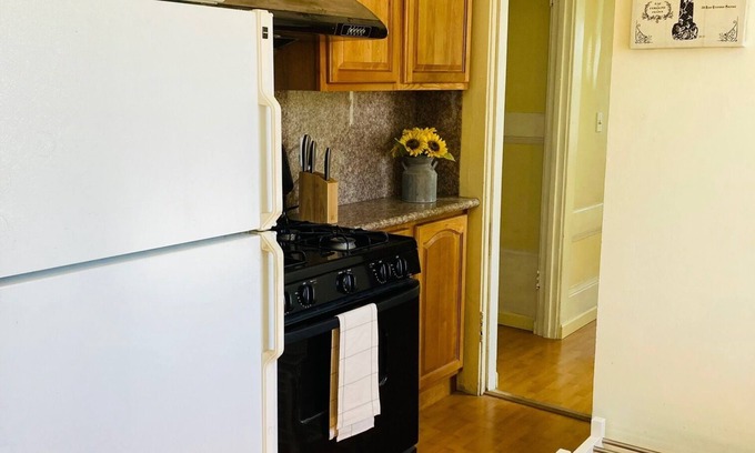 Upper Telegraph Condominio | Lovely Sunny 2- Bedroom Apartment in South Berkeley