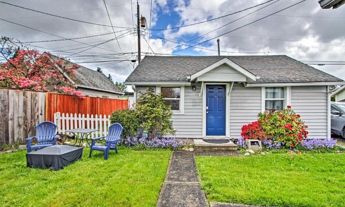 Central Tacoma Casa | Lovely Tacoma Cottage with Fire Pit, Near Dtwn!