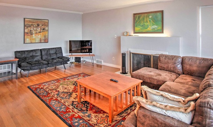 West End Casa | Lovely Tacoma Home w/ Water & Mountain Views!