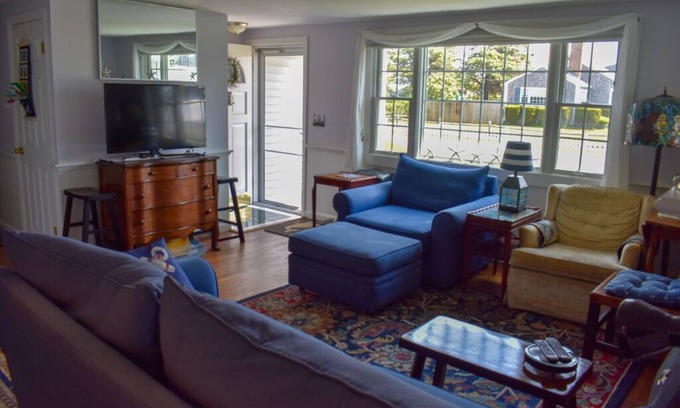 West Dennis Casa | Lovely three bedroom home-located in West Dennis Fingers