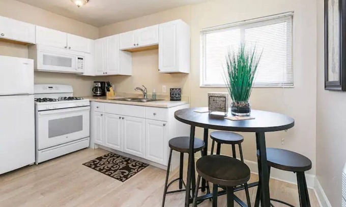 Liberty Wells Apartamento | Lovely top floor corner apt in trendy SugarHouse