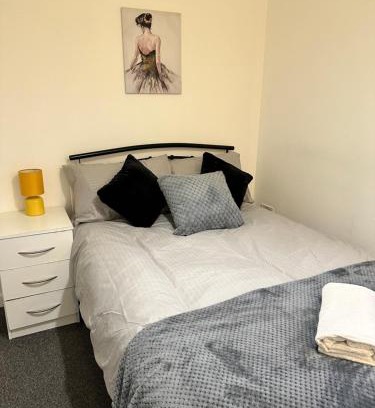 Coventry Apartamento | Lovely Town house Room 4