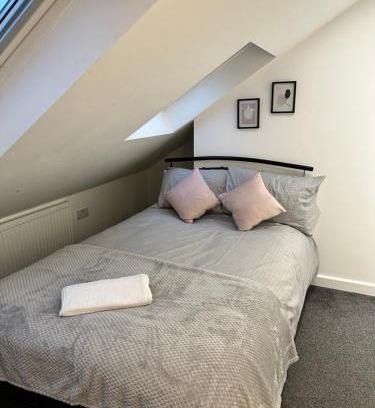 Coventry Apartamento | Lovely Town house Room 5