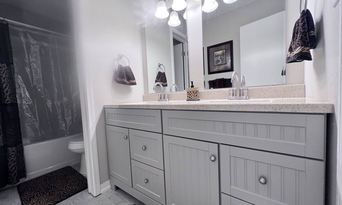 Florida Panhandle Casa | Lovely Townhome by Beaches & Downtown Pensacola