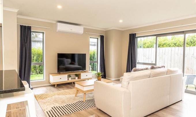 Frankton Casa | Lovely Townhouse Recently renovated