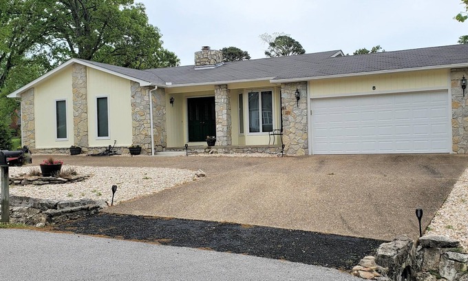 Eureka Springs Casa | Lovely two bedroom, two bath home on the 18 hole golf course