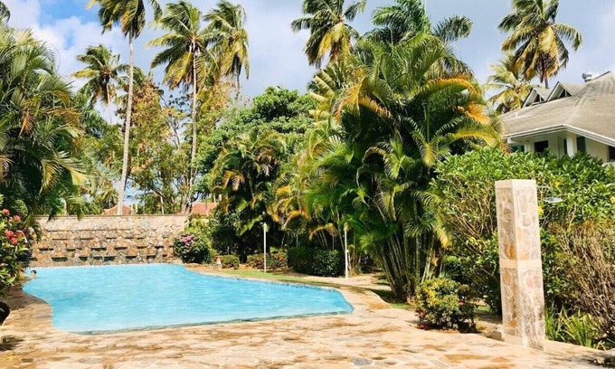 El Callejon Casa | Lovely villa 5 minute walk to the beach in the center of town