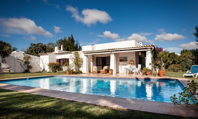 Portimao Casa | Encantadora villa para max. 6 personas con hermoso jardín y piscina privada.