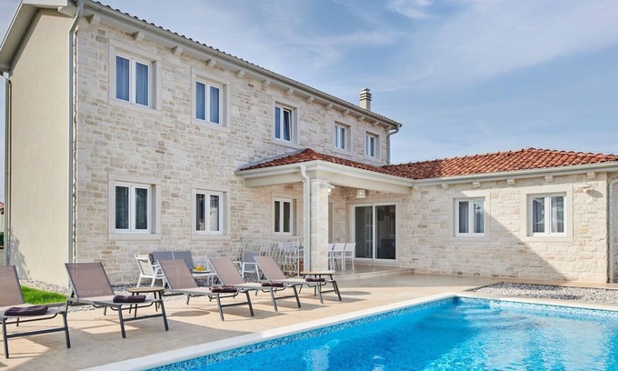Fiorini Villa | Villa Leon / Modern Villa Leon in Western Istria