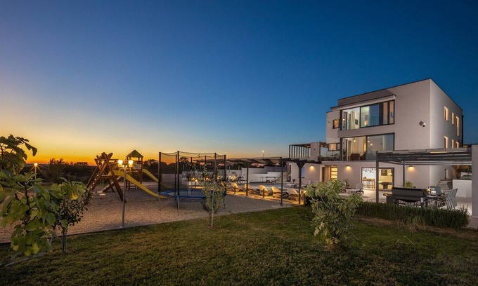 Poljica Villa | Lovely Villa Orijana, in Dalmatia, with a Pool