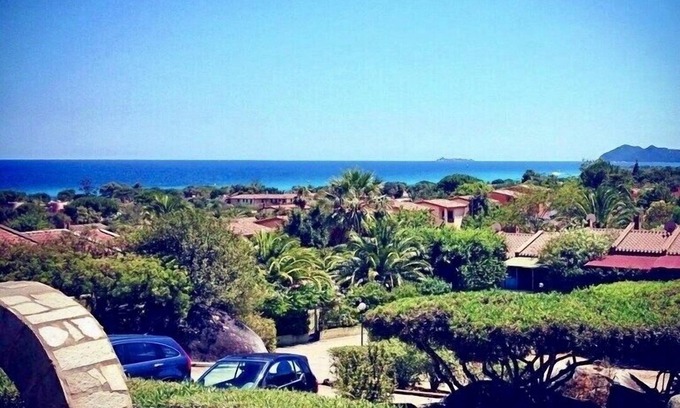Costa Rei Villa | Villa con jardín, relax y encantadora vista al mar a pocos pasos de la playa.
