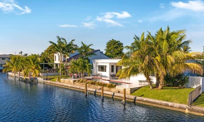 Coral Brook Villa | Lovely Waterfront Home W/ A Pool