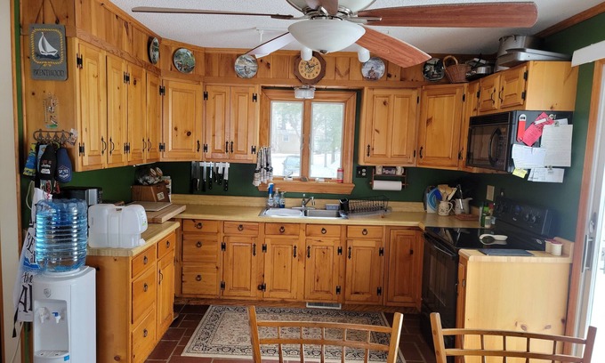 Poultney Cabaña | Lovely Waterfront Cottage on Lake St. Catherine
