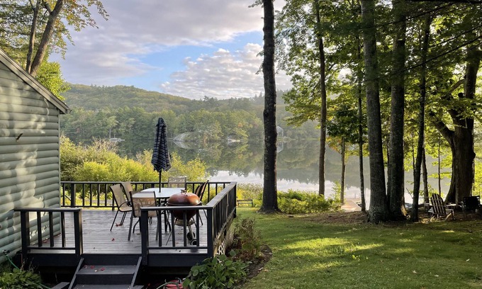 Camden Casa | Lovely Waterfront Cottage, Dog friendly, 4 miles from Town and Ocean