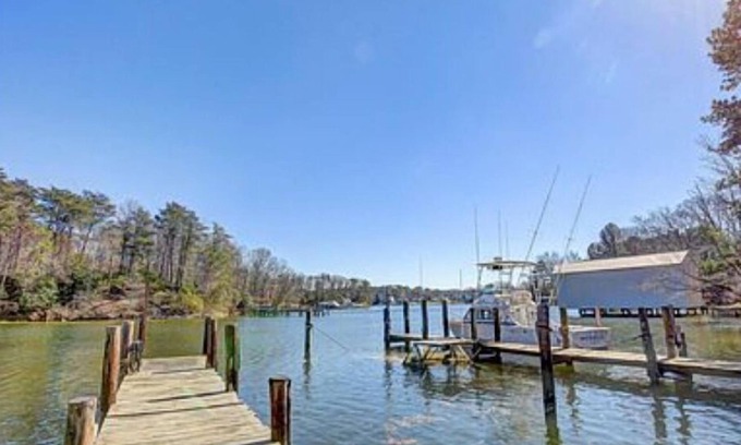Lusby Casa | Lovely Waterfront Houes