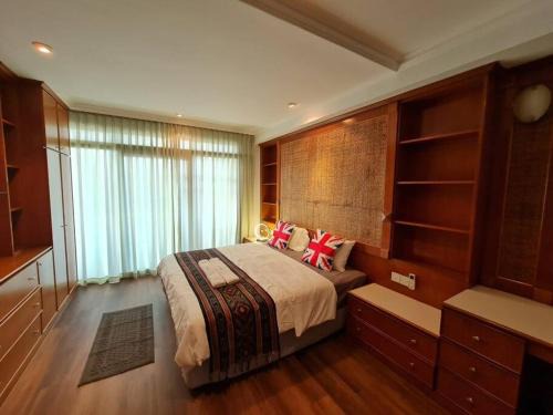 Kampung Surabaya Apartamento | Lovely Waterfront Riverbank Suite with Pool A2