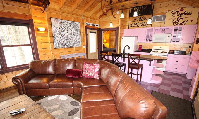 Fennville Cabaña | Cottage # 3 en DollyBrook Resort minutos de Saugatuck