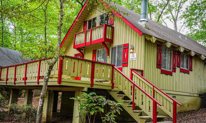 Pine Mountain Chalet De Esquí | Lovely wooded view chalet is your weekend escape!