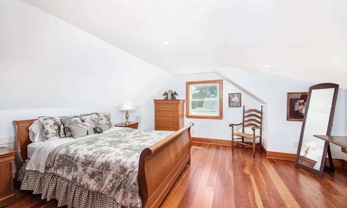 Hampton Bays Casa | Lovely Year Round Vacation Home in the Hamptons