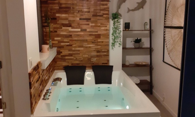 Itteville Casa | LOVEROOMOUTOFTIME ''JACUZZI and GARDEN'' private.