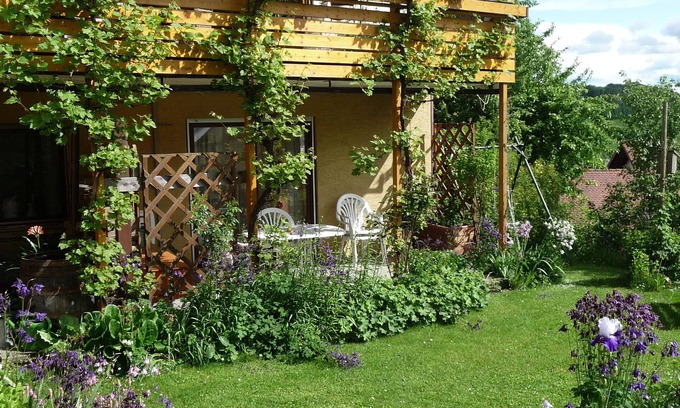 Bittelschieß Condominio | Apartamento amueblado con gusto en el campo