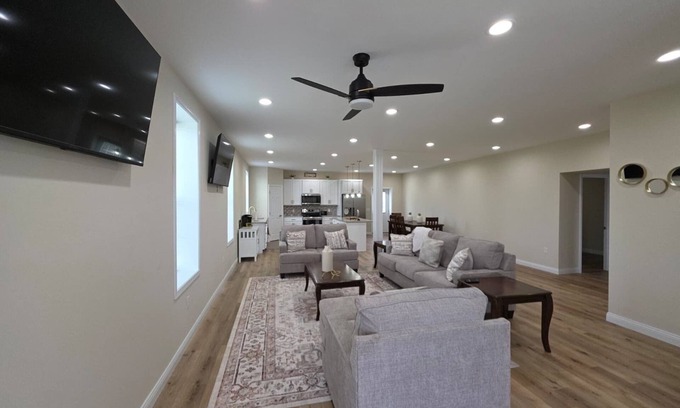 Bowling Green Casa | Loving Union Stay at Sunnyside Spacious 5-bedroom house Bowling Green-Sleeps 11