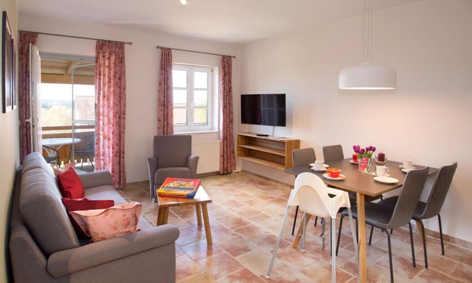 Haundorf Apartamento | Apartamento de diseño encantador Wildrose **** (60 m²) con balcón para hasta 4 personas - vacaciones en la granja