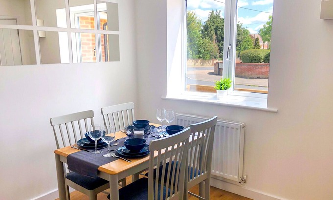 Abingdon Apartamento | Low Cost, Pet Friendly 4 Bed + Parking (02)