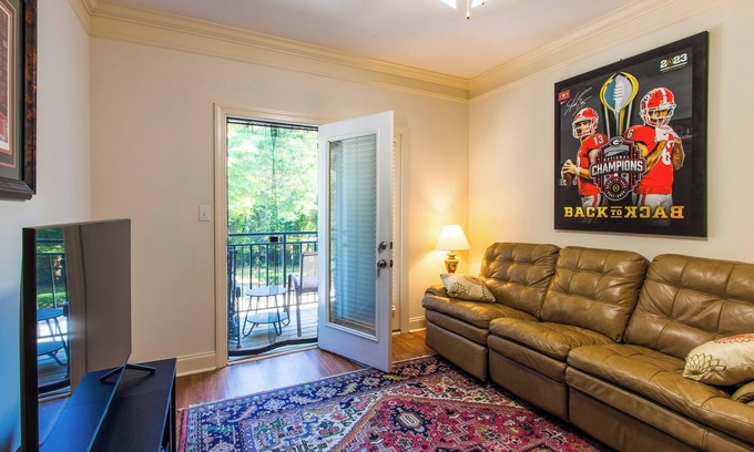 Athens Condominio | Low Country Dawg House | Stunning Walking Trails!