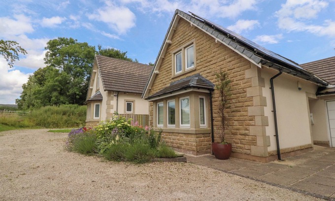 Chipping Cabaña | LOW ORCHARD HOUSE, family friendly, with open fire in Chipping