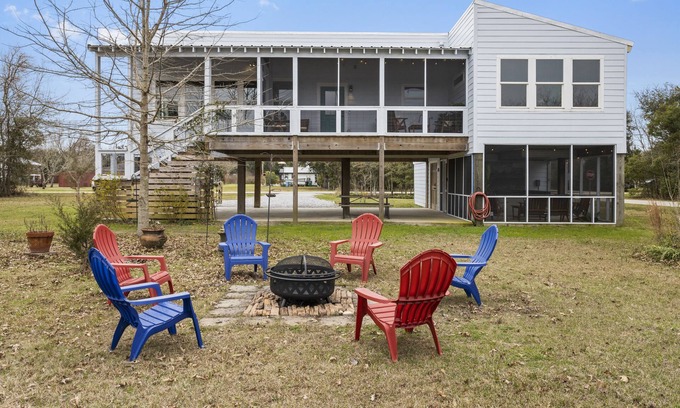 Waveland Casa | Low Tide Beach Home - 8 minute walk to beach - Hot Tub and Fire Pit