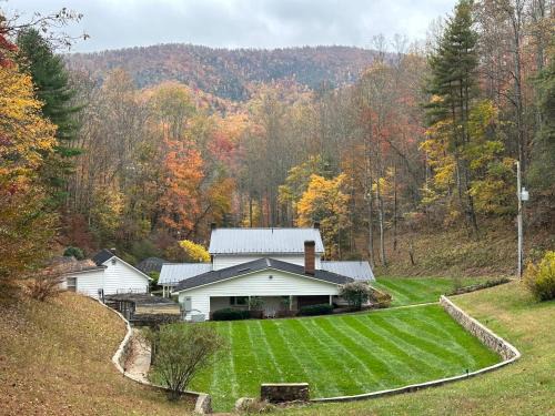 Stuart Casa | Lowell's Hollow in Virginia's Blue Ridge Mountains