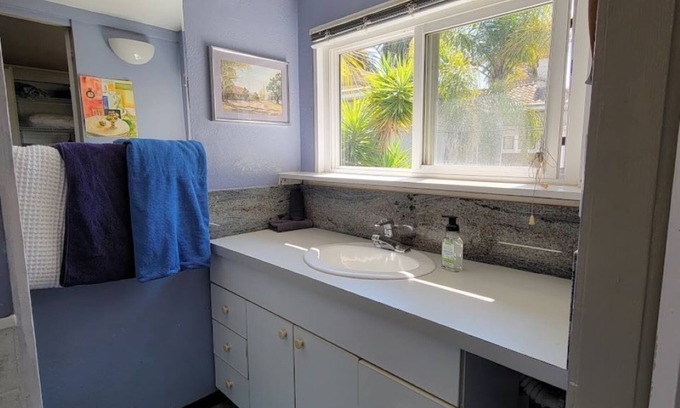 Bella Vista Apartamento | Lower apartment at 816 E 28th street.