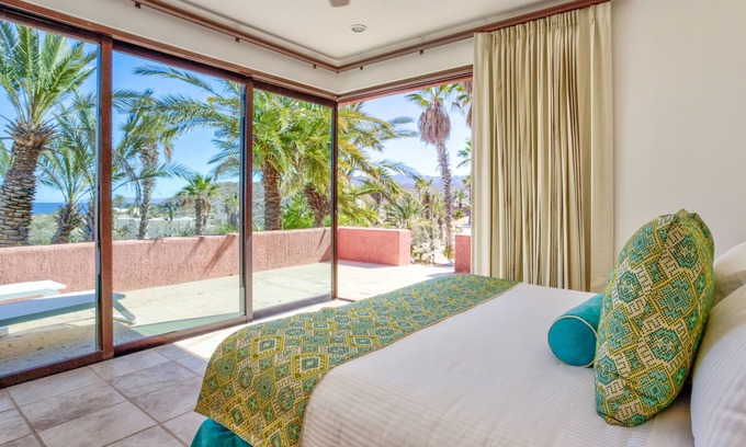 La Paz Apartamento | Lower Cascada: Ocean view suite with indoor/outdoor showers