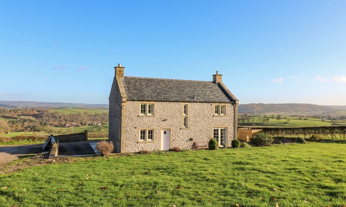 Ashford-in-the-Water Cabaña | LOWER COWDEN FARM, pet friendly, with a garden in Bakewell