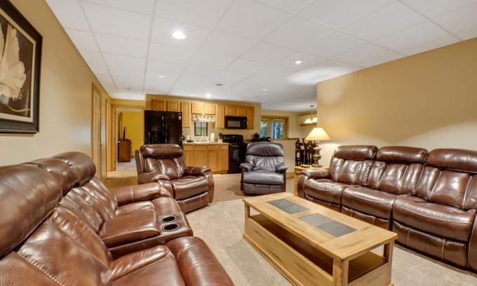 Boyne Falls Condominio | 1BR Disciples Village Condo - Cerca de Boyneland - A pie de esquí / vida nocturna!