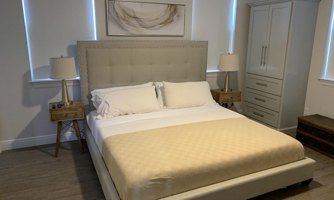 Mobile Apartamento | Lower Level Upscale Midtown Apartment! .