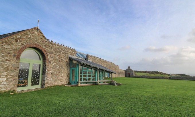 St Brides Cabaña | LOWER TREGINNIS FARM, family friendly, with open fire in St Davids