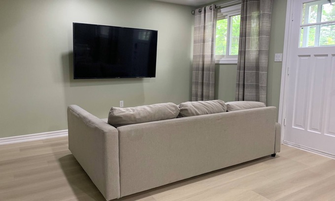 Chippawa Casa | Lower Unit bungalow Retreat in Chippawa Niagara Fall