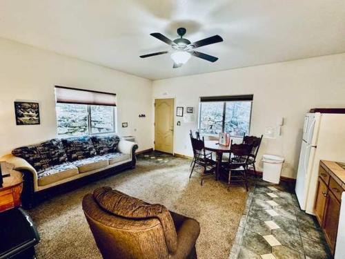 Yosemite West Apartamento | Lower Unit-Yosemite Woods-Inside Yosemite