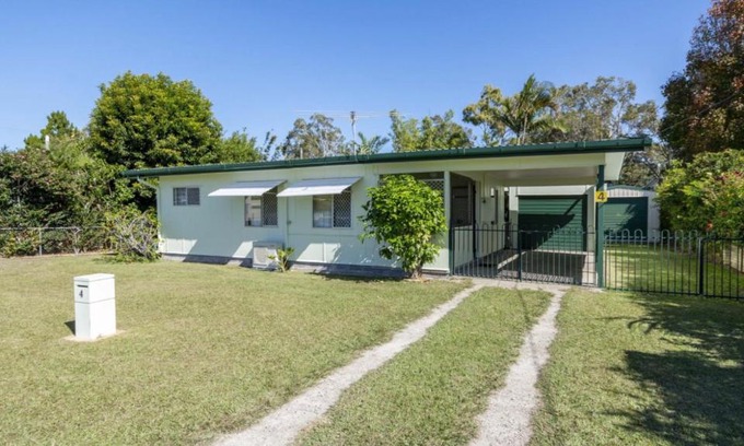 Bongaree Casa | Lowset, pet friendly cottage - Sunset Ave, Bongaree
