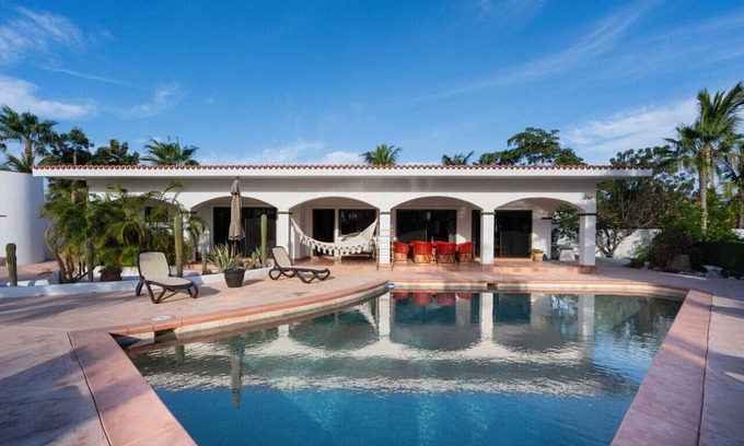 Los Barriles Apartamento | Pool Oasis Close to the Beach and Pickleball