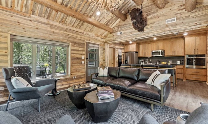 Moran Cabina | LPJH | Seasonal Therapy | Secluded Escape in the Heart of Teton National Park