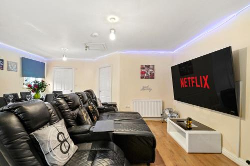 Luton Apartamento | Lt Properties Unique Bungalow style Spacious one bedroom Apartment in Luton Town centre super size round bed Netflix