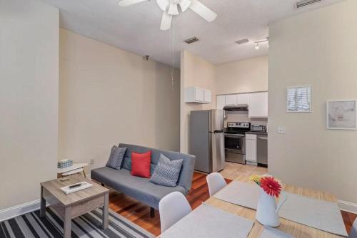 Springfield Apartamento | LT Stay Discounts! Cozy 2 BR Apt - Pet Friendly!