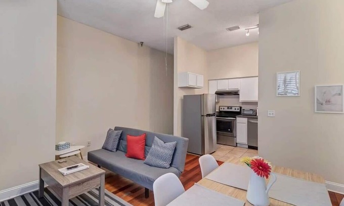 Springfield Apartamento | LT Stay Discounts! Cozy 2 BR Apt - Pet Friendly!