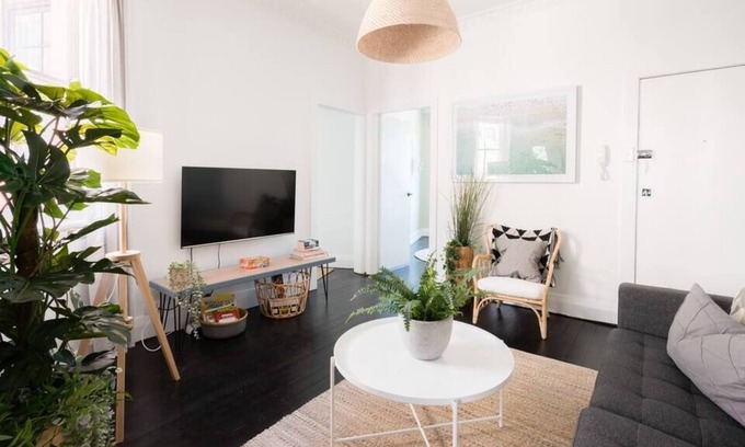 Tamarama Condominio | LTL - 2 BR Renovated Apartment in Bondi Beach