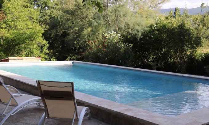 Peypin-d'Aigues Casa | Luberon quiet house between vineyards and olive groves