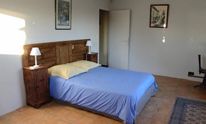 Mallemort Casa | Habitación LUBERON con acceso independiente, en el 1er piso de una casa de pueblo