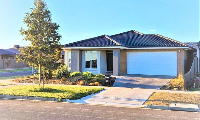 Lucas Casa | Lucas One 2-bedroom apartment NBN Pets